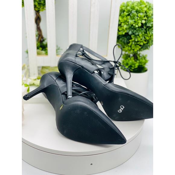 New BCBG Black Zippered Back Tie Front Design Stillettos - Picture 4 of 4